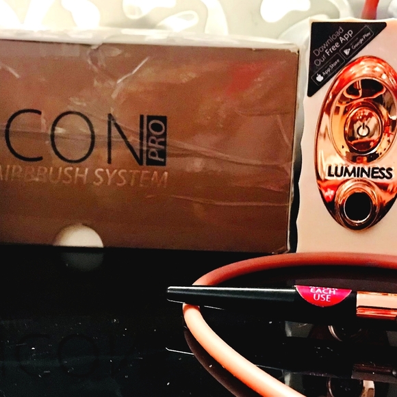 Luminess Airbrush Make-uo Machine + Make Up - Picture 4 of 4